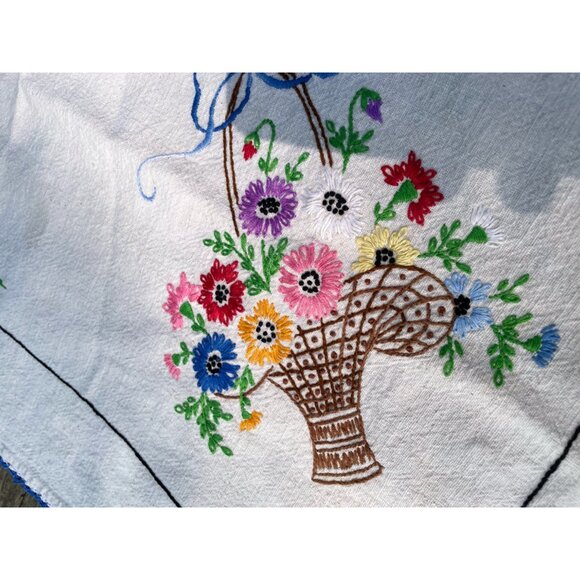 Vintage Arts and Crafts Cotton Embroidered Babket Flowers Tablecloth - Picture 6 of 13